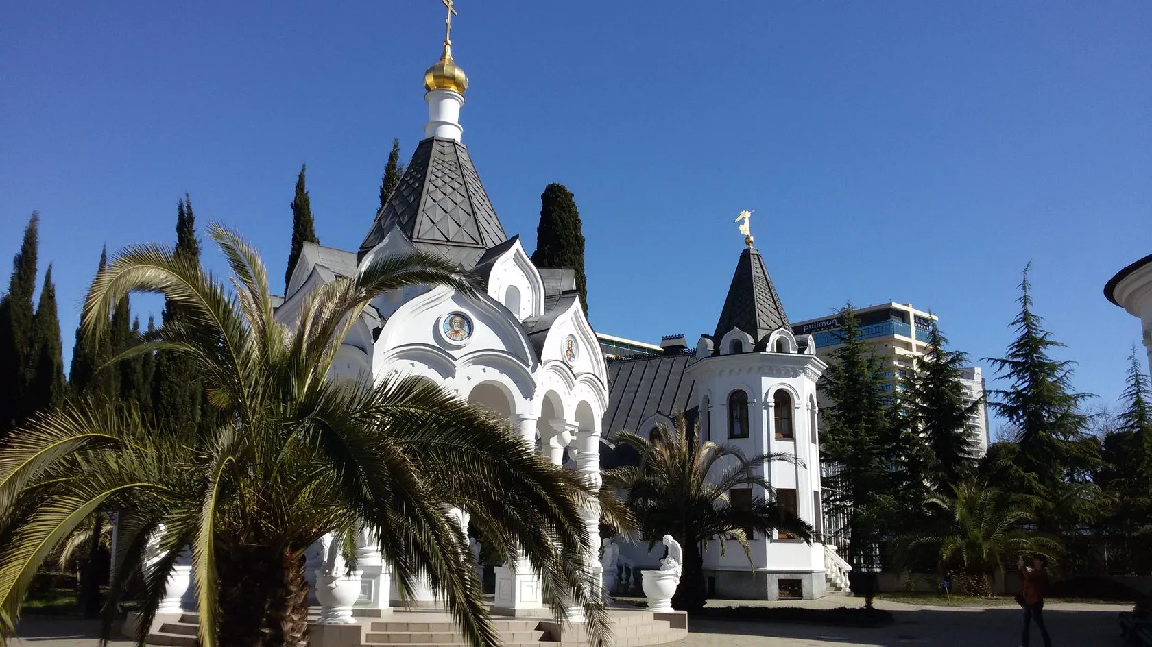 Что входит в цену: еда, шезлонги, дорога